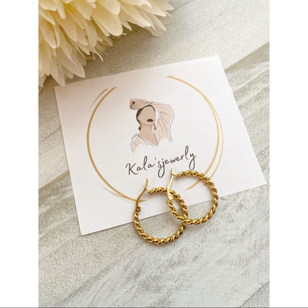 Silver ring size 8 💍 Small Hoop gold 😍 - Picture 2 of 2